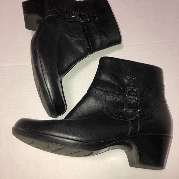𝅺Clark’s black leather ankle boots booties size 9.5 - Picture 2 of 6